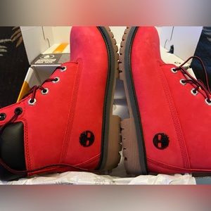 Timberland Reds size 7
